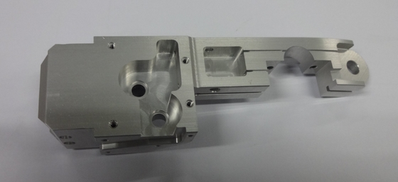 Geanodiseerd roestvrij staal CNC machinaal bewerkte onderdelen ontbramen Aangepaste 15 ISO