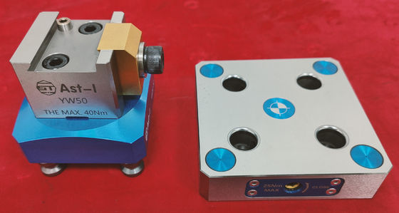 Grote zwaluwstaartarmatuur Flexibele precisiestalen handmatige 5-assige bankschroef